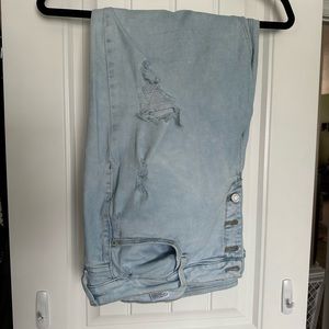 Women’s distressed jeans